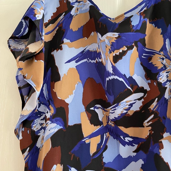 Nine West Short Sleeve V Neck Multicolor Abstract Blouse - NWT - size XXL - Picture 6 of 7